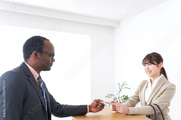 Obraz 入国審査中の男女