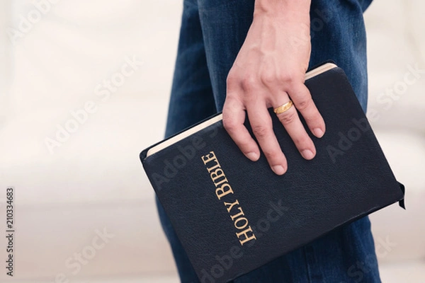 Obraz Man Holding Bible to His Side