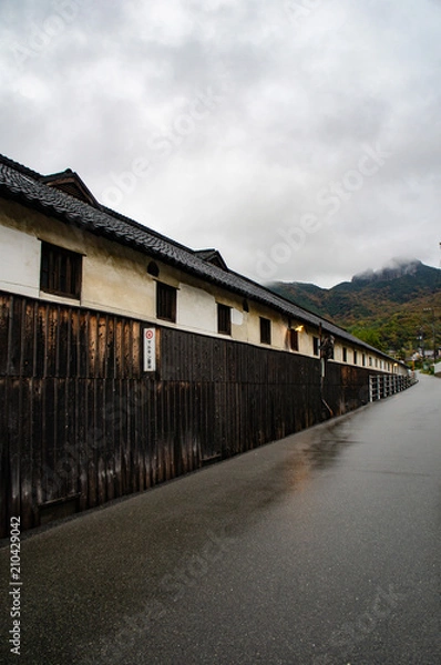 Fototapeta 小豆島の元醤油蔵の外壁（香川、日本）