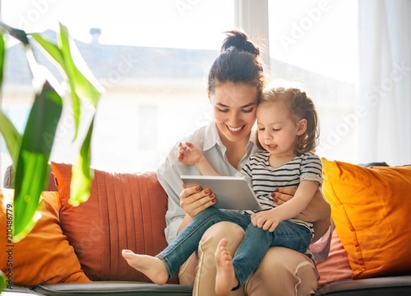 Obraz mama i dziecko z tabletem