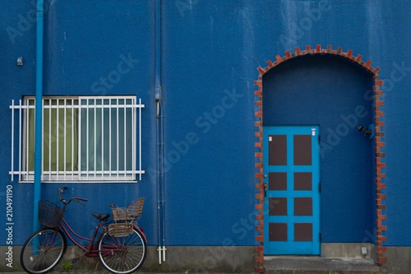 Fototapeta 寂れた港町のスナックと自転車