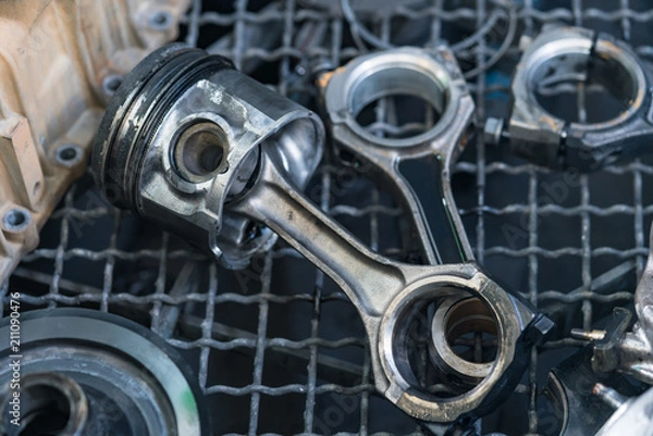 Obraz Old pistons and connecting rods, main parts for an internal combustion engine.
at garage - spare parts. 