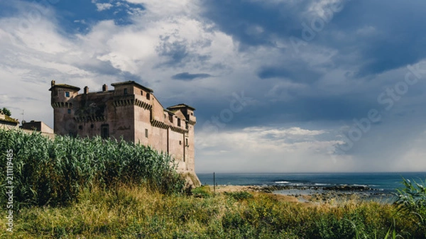Fototapeta Castello di Santa Severa in Italien am Mittelmeer/ Tyrrhenischem Meer