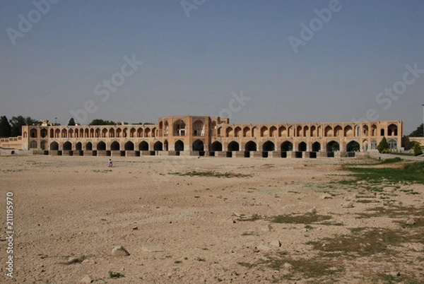 Fototapeta Historic Khaju Bridge in Isfahan fraturing numerous pointed arches