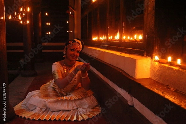 Obraz mohiniyattam or dance of the enchantress is the classical dance form of kerala,distinct for the graceful body movements