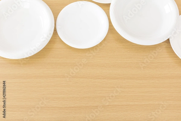 Fototapeta テーブルと皿