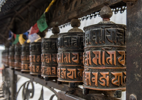 Obraz Buddyjskie młynki modlitewne w Swayambhunath (świątynia małp) Kathmandu, Nepal
