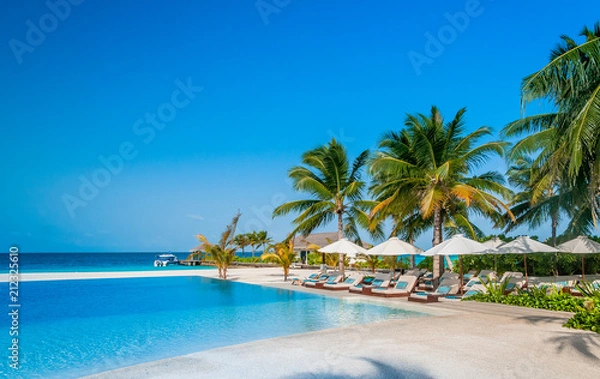 Obraz Luxury pool with ocean view. Vacation deluxe on Maldives. Green palms and turquoise water