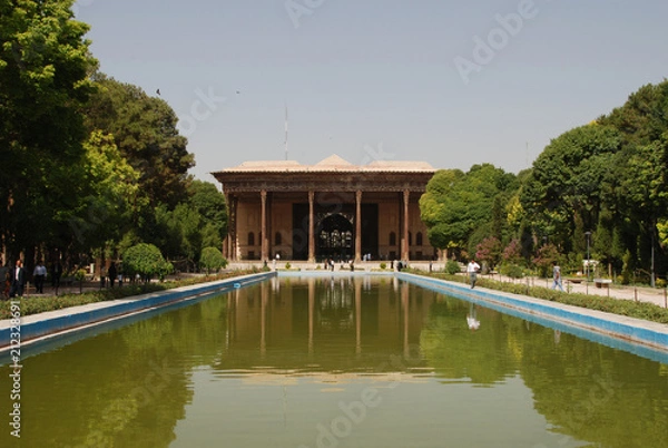 Obraz Chehel Sotoun, a palace of Persian Shah Shah Abbas II in Isfahan, Iran