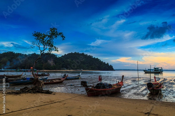 Obraz Longtail boat parked