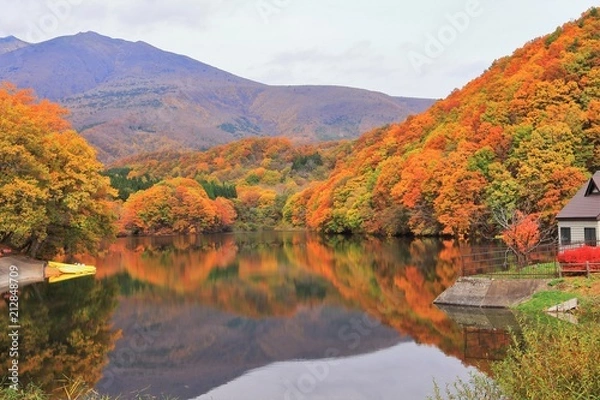 Fototapeta 紅葉の長老湖