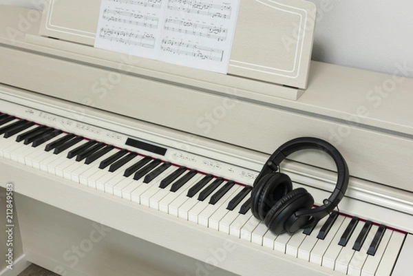 Fototapeta 電子ピアノとヘッドホン