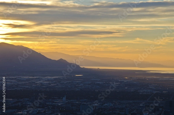 Obraz A smog sunset over the salt lake city valley in the evening summer sun. 