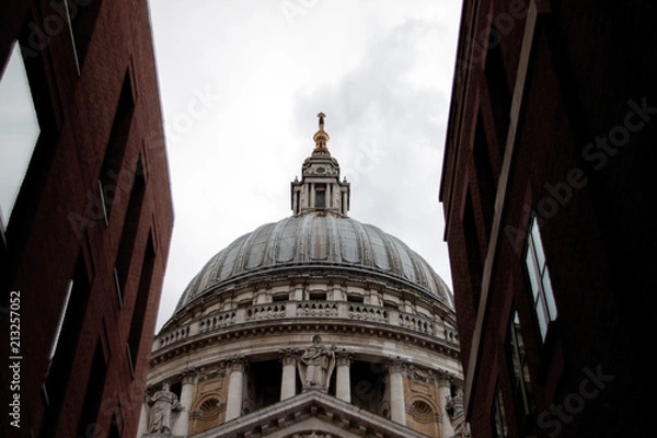 Fototapeta Cathedral framed between buildings