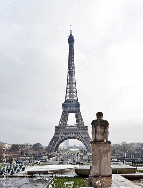 Obraz Tour Eiffel view with Chaillot sculpture