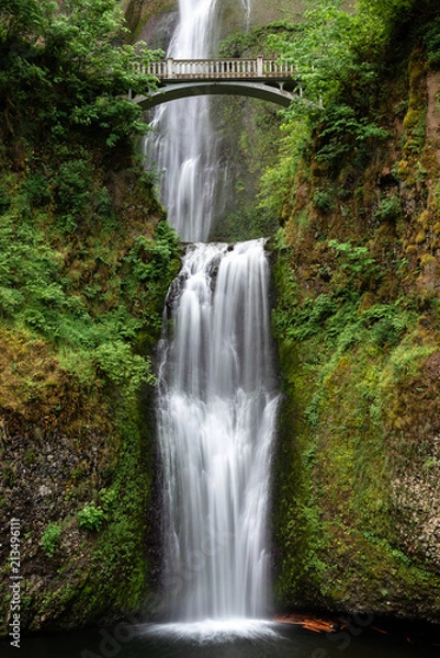 Obraz Wodospad Multnomah w wąwozie rzeki Columbia, Oregon, USA