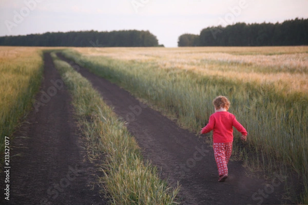 Fototapeta child walking on the road 