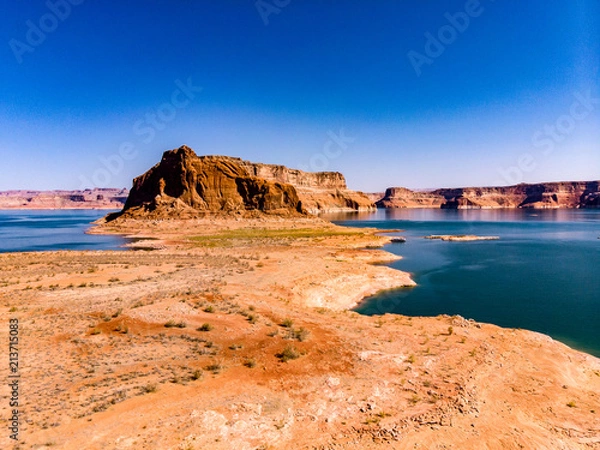 Fototapeta Aerial view of Lake Powell near Navajo Moutain, San Juan River in Glen Canyon with clear, beautiful skies, buttes, hills and water