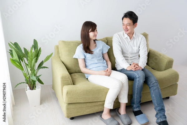 Fototapeta 話し合う夫婦イメージ