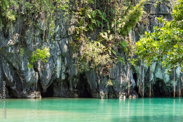 Fototapeta Höhleneingang zum Untergrundfluss in Sabang