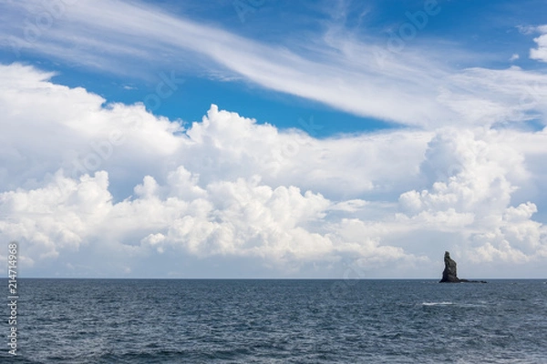 Fototapeta 天を指さす岩