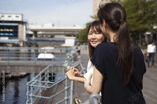 Fototapeta 女性たちが休日を楽しんでいる
