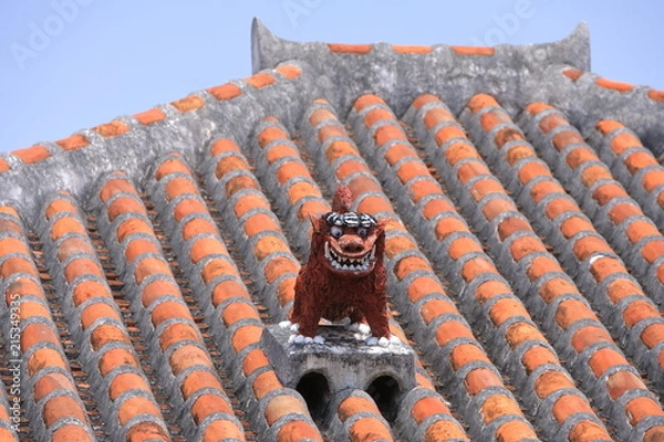 Fototapeta 屋根の上のシーサー