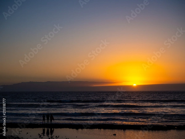 Fototapeta A simple and basic sunset over the sea and waves