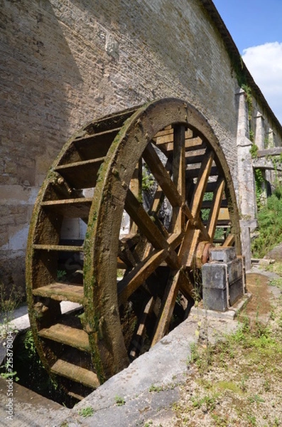 Fototapeta ROUE DU MOULIN A EAU ABBAYE DE FONTENAY Cote d'Or BOURGOGNE FRANCE