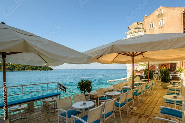 Fototapeta Rovinj, jedno z najpiękniejszych miast w Chorwacji. Woda wokół miasta