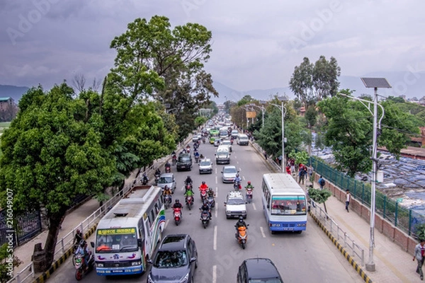 Obraz Kathmandu, Nepal 04.12.2018 Ruch uliczny w mieście Katmandu.