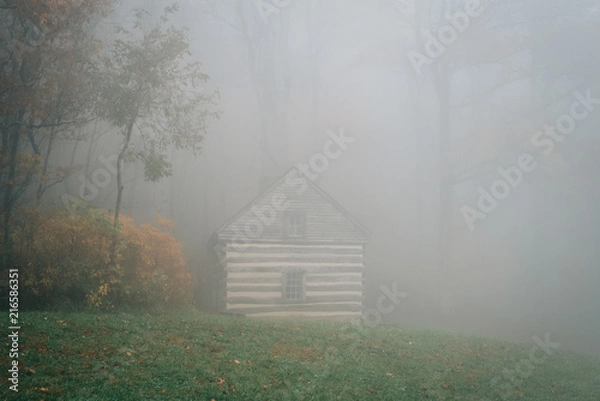 Fototapeta Cabin in fog and autumn color at Peaks of Otter, on the Blue Ridge Parkway in Virginia.
