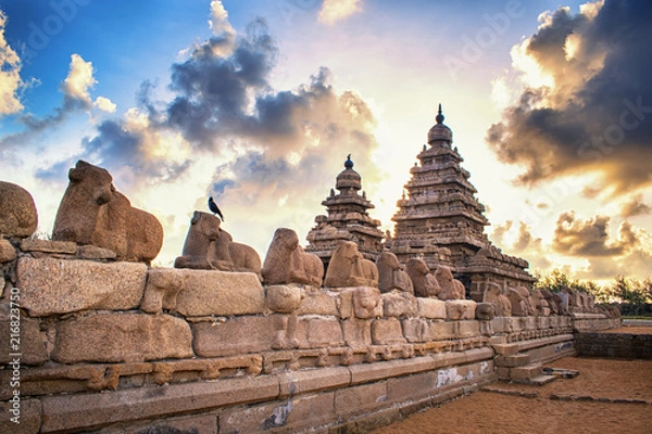 Fototapeta Photo shot on sunrise time where the historical buildings of Mamallapuram monuments are highlighted. 