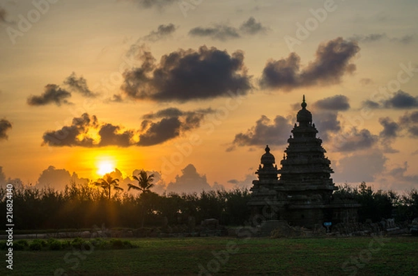 Fototapeta Photo shot on sunrise time where the historical buildings of Mamallapuram monuments are highlighted. 