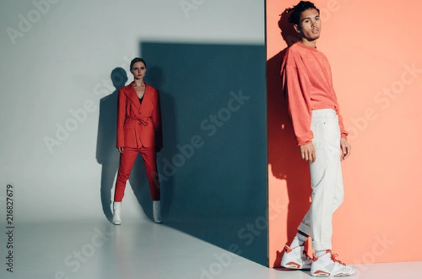 Fototapeta Casual couple in red leaning against a red wall