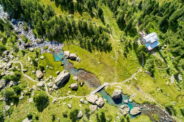 Fototapeta Valmalenco (IT) - Ponticello sul torrente Torreggio al Rifugio Bosio - vista aerea 