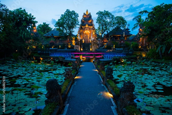 Fototapeta Evening atmosfere iof the Pura Saraswati Temple with beatiful lotus pond, Ubud, Bali in Indonesia