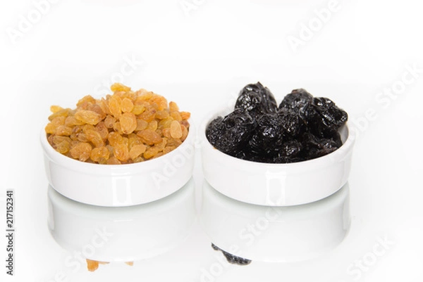 Fototapeta Raisins and prunes in isolated on white background