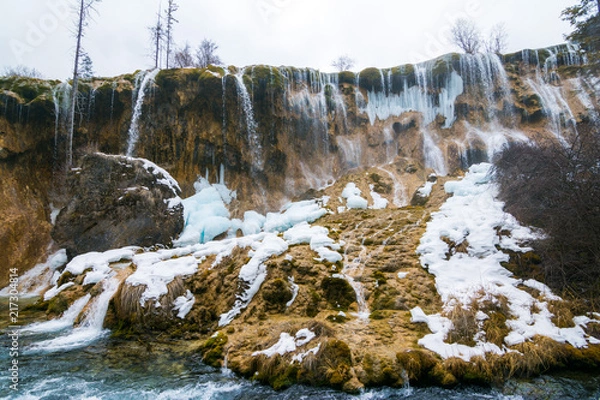 Obraz Waterfall from a cliff in the forest