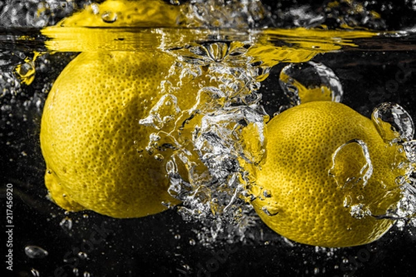 Fototapeta Tumbling Lemons