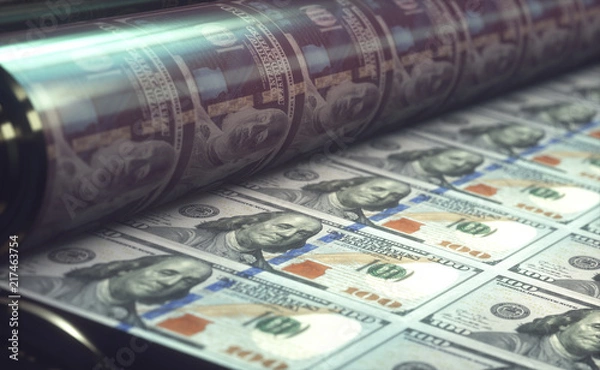 Obraz Drukowanie banknotów dolarowych. Pojęcie gospodarki Stanów Zjednoczonych, kupno i sprzedaż banknotów na świecie. Globalne finanse i biznes.