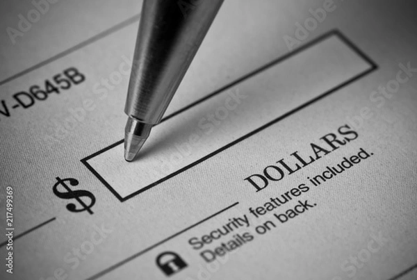 Obraz Making payments , writing the check 