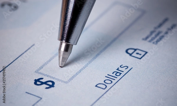 Obraz Making payments , writing the check 