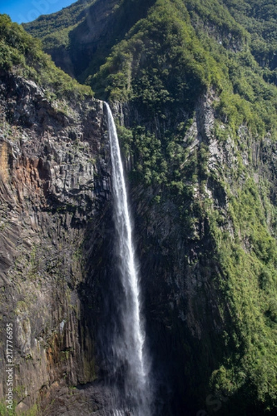 Obraz Trou de Fer à la Réunion survolé en Hélicoptère