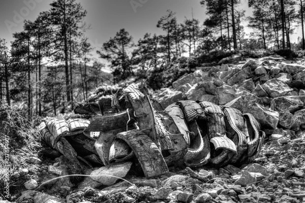 Obraz Entassement de pneus chenilles