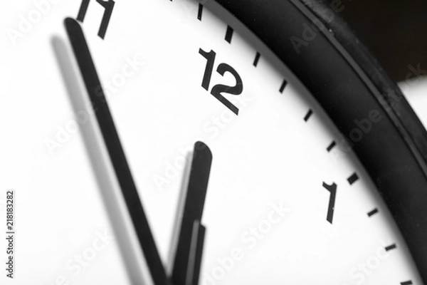 Fototapeta Simple classic black and white round wall clock