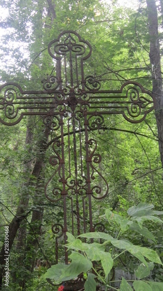 Fototapeta Надгробия в ограде храма ВСЕХ СВЯТЫХ