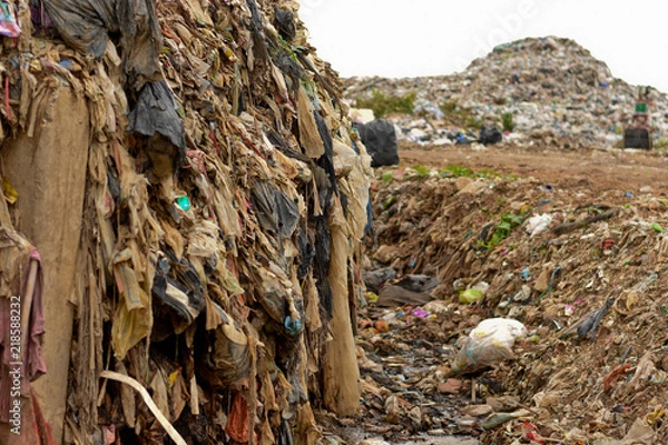 Fototapeta Old garbage Household It is a large quantity of waste. And it's tricky to handle and eliminate.