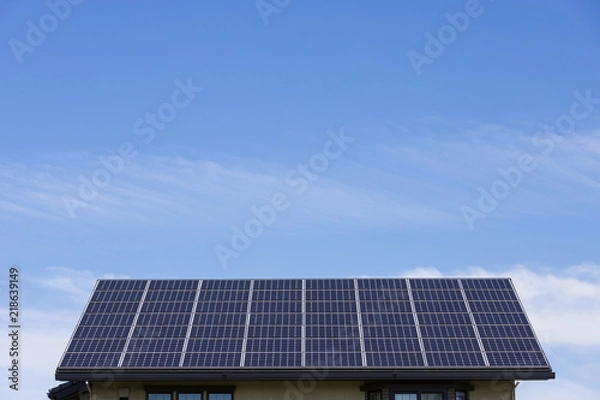 Obraz ソーラーパネルのある家