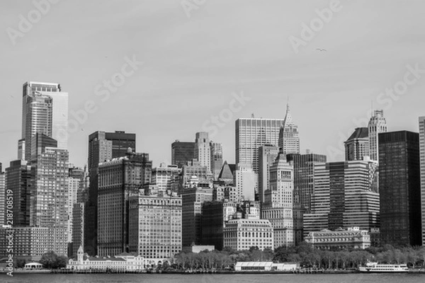 Fototapeta NYC financial district from a ferry